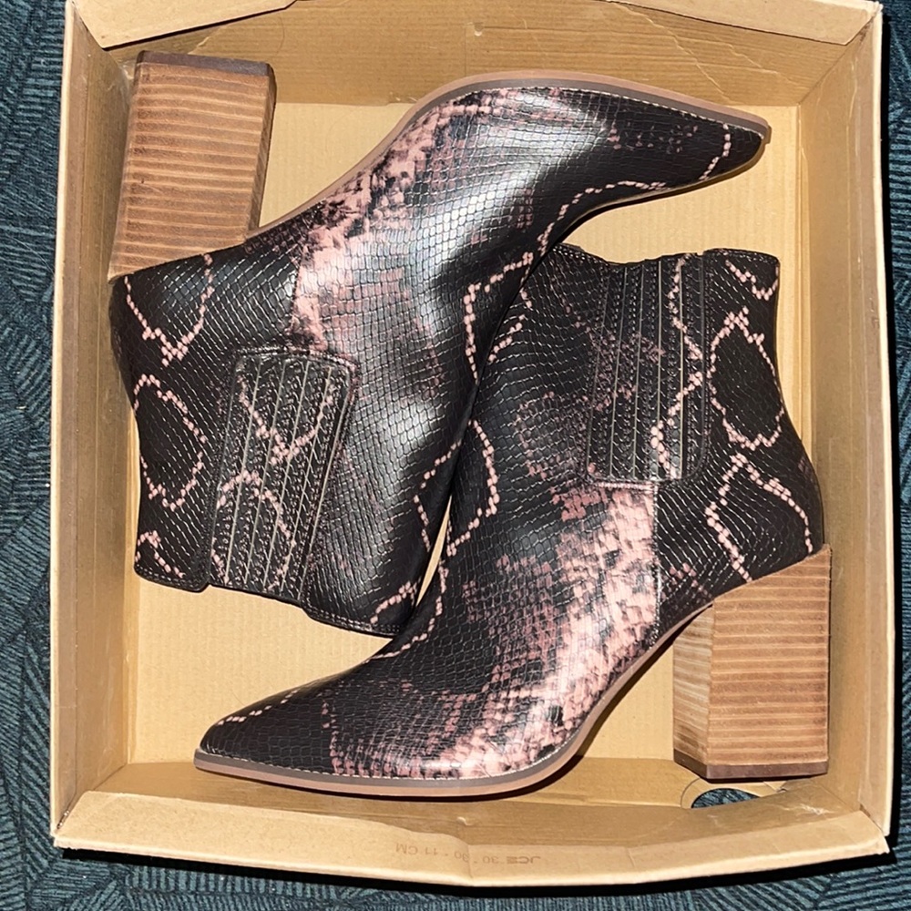 Steve Madden Acton Brown Snake Boots